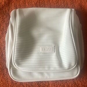Dezi NWT Skin Pack It All-Multi-Purpose Hanging Travel Bag